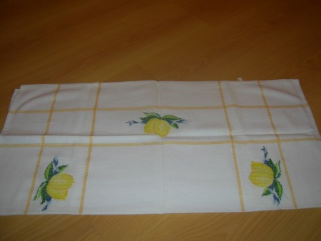 Toalhinha com limões em ponto de cruz